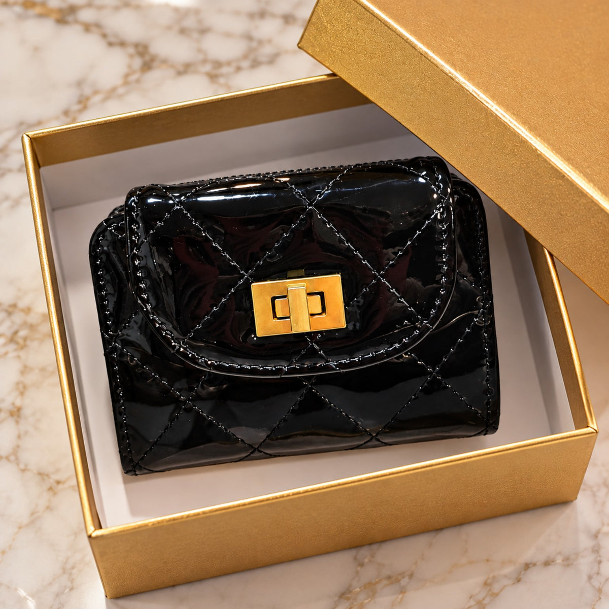 Portefeuille femme BOLOGNE noir verni dans coffret cadeau doré