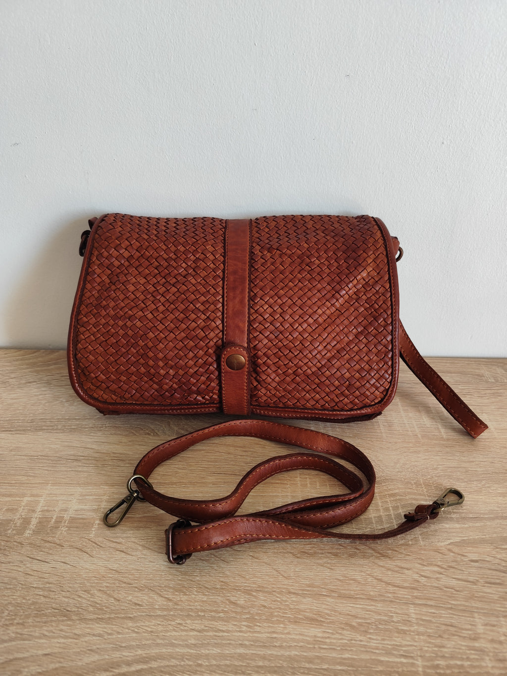 Sac bandoulière cuir tressé cognac Lecce – Sac femme en cuir vintage d'Italie 30 × 22 × 7 cm