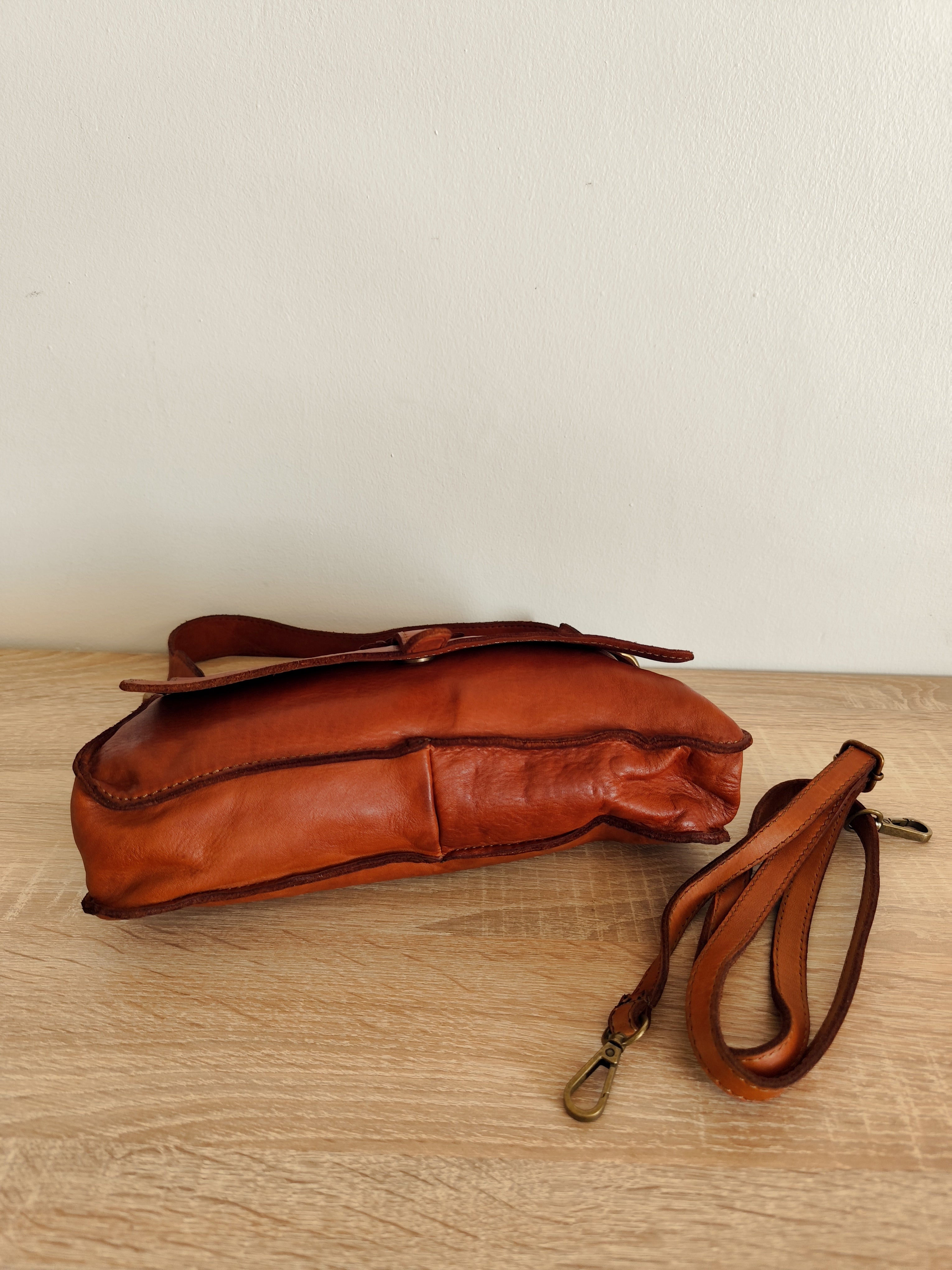 Sac en cuir vintage camel Norea – Sac bandoulière femme en cuir italien