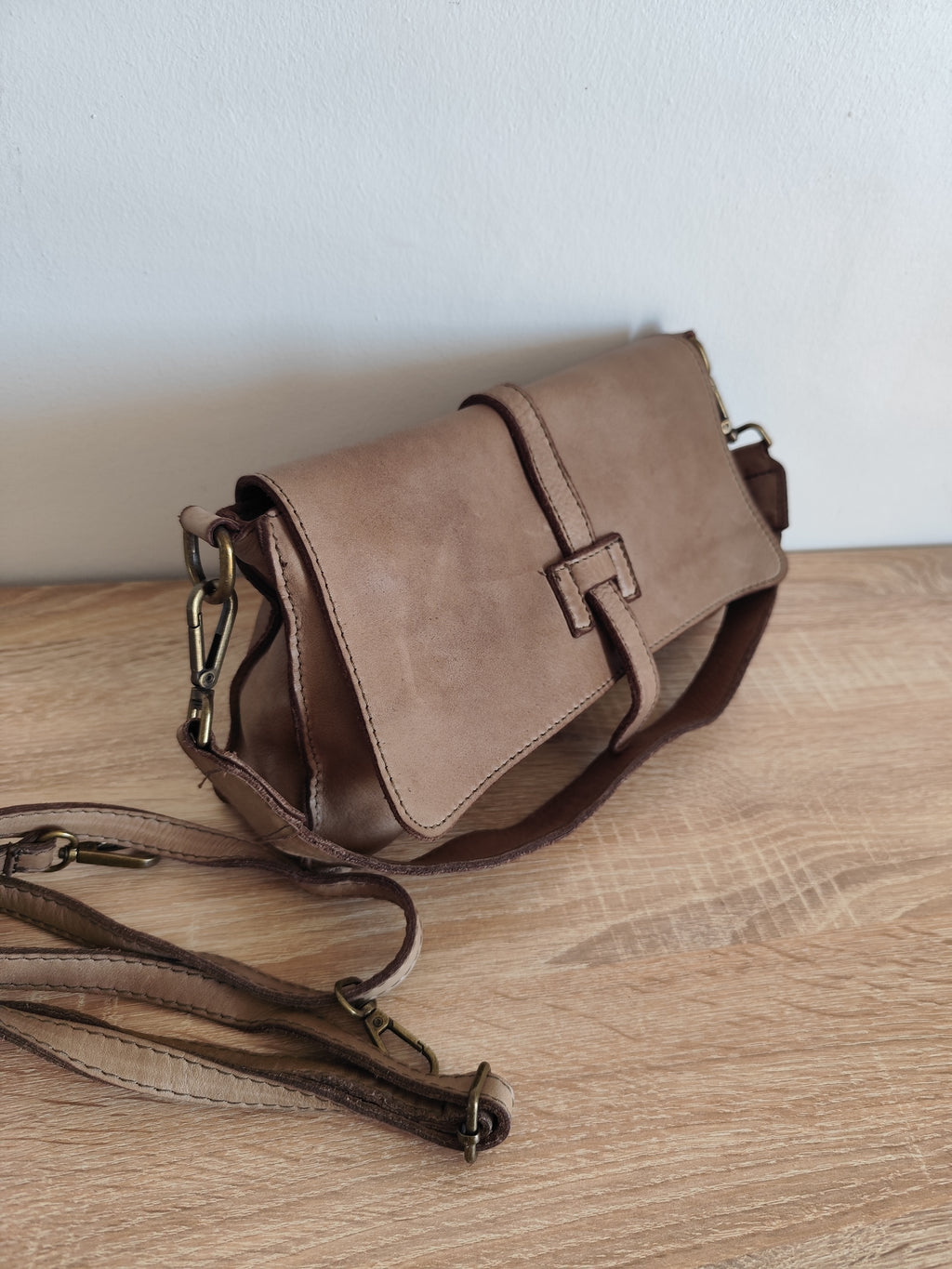 Sac bandoulière femme en cuir véritable italien taupe vintage Norea