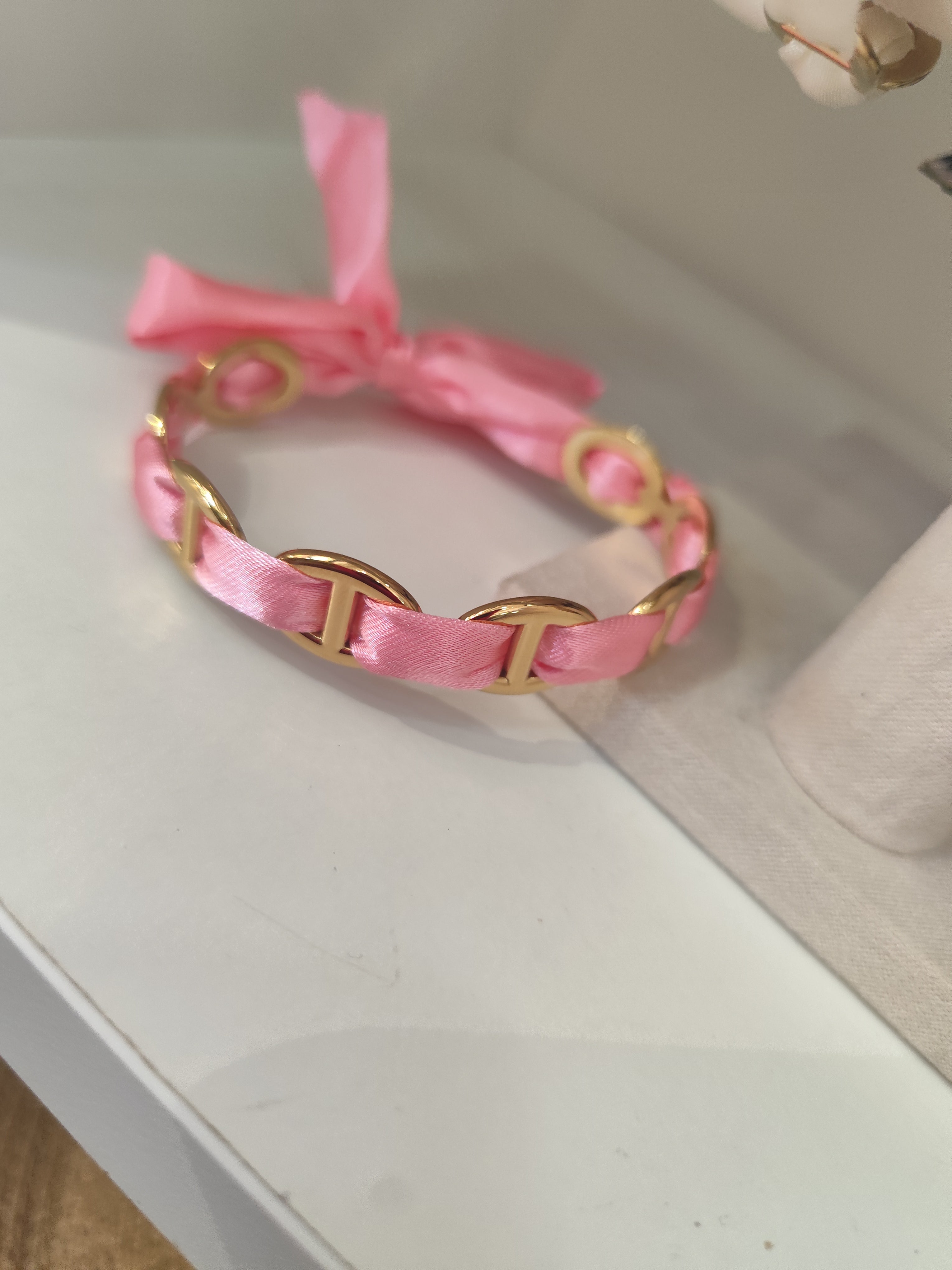 Bracelet Altea – Bracelet ruban satiné à maillons dorés ajustable
