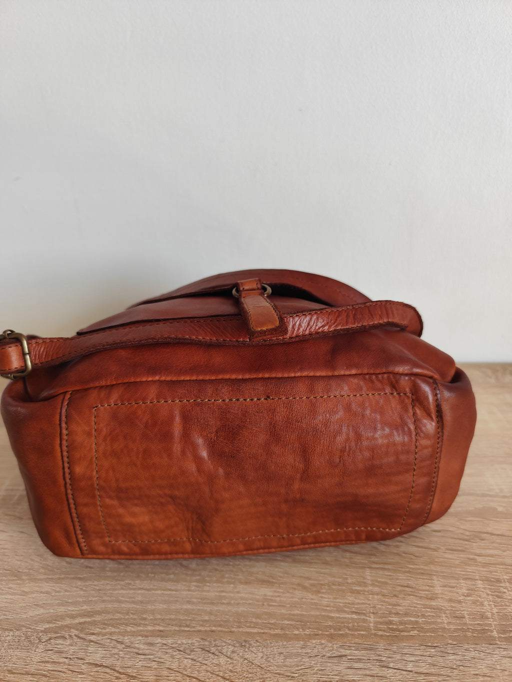 Sac bandoulière en cuir vintage camel – Grand sac besace femme en cuir véritable 30x33x13 cm