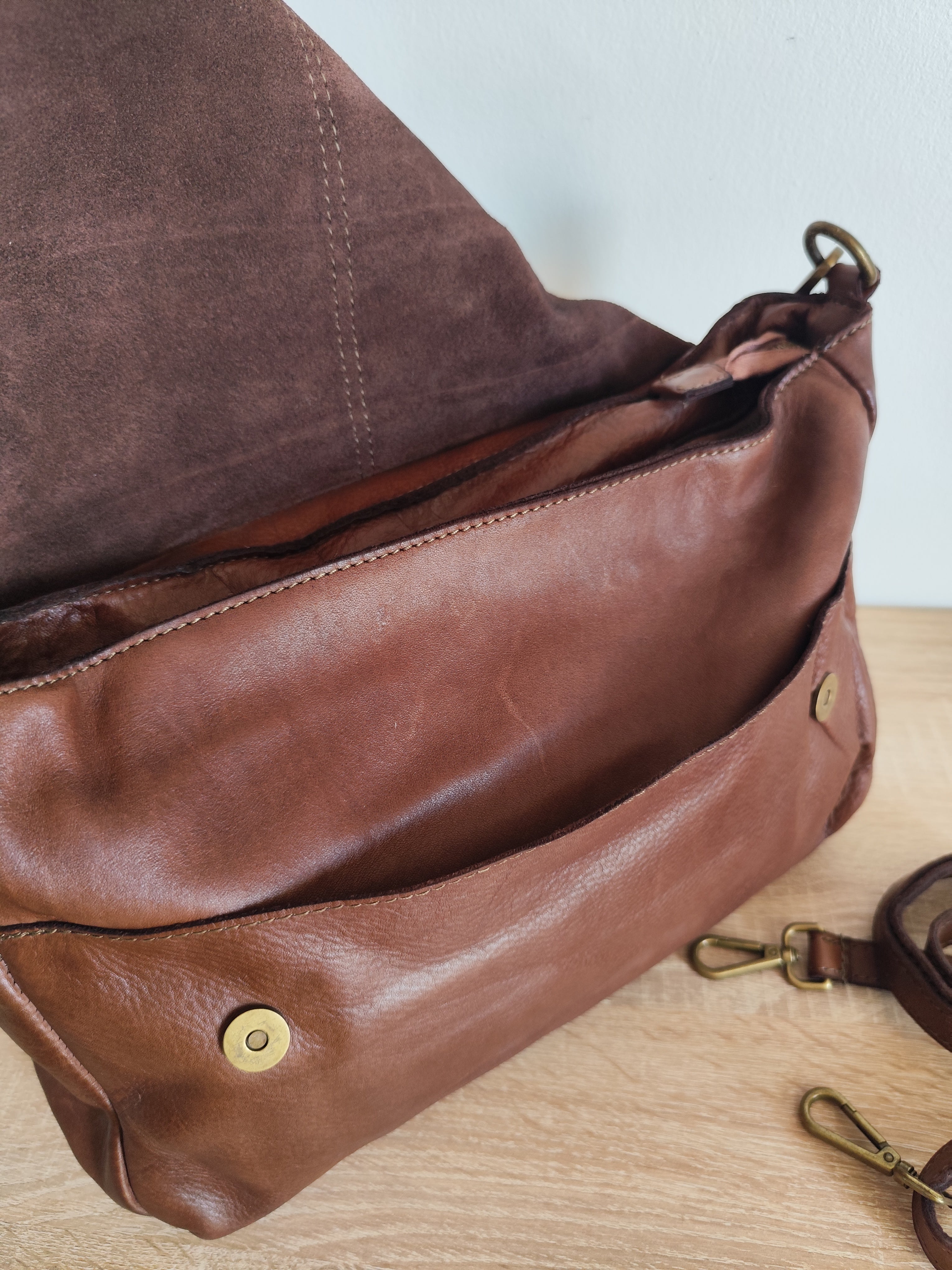 Sac besace cuir vintage marron Matera – Sac bandoulière femme en cuir véritable d'Italie 35 × 26 × 10 cm