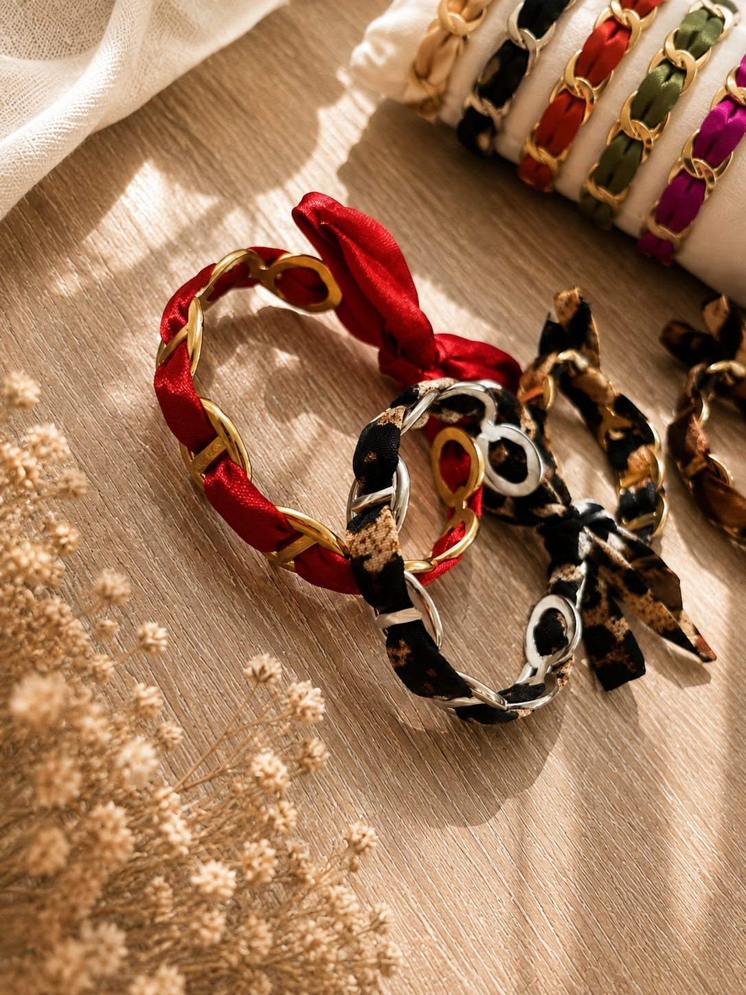 Bracelet Altea – Bracelet ruban satiné à maillons dorés ajustable