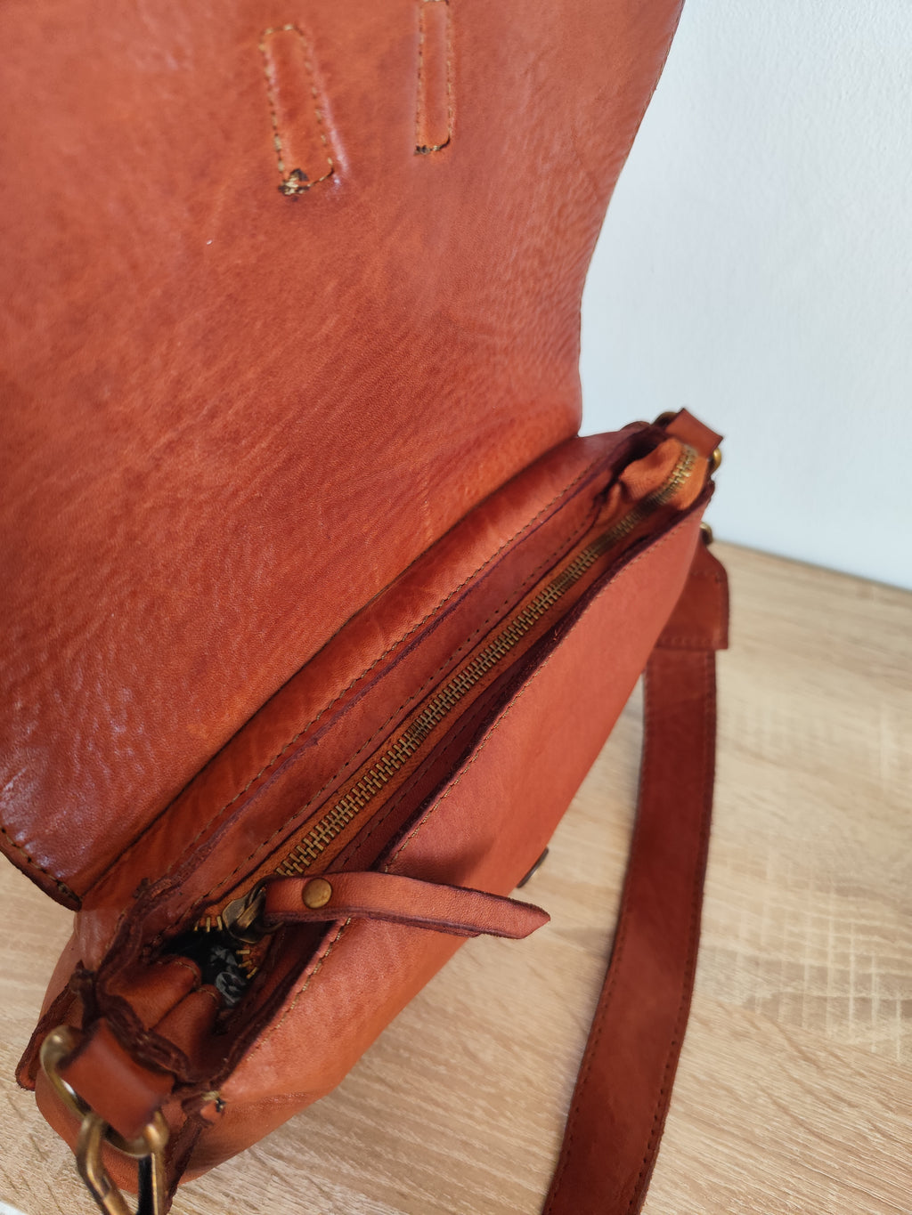 Sac en cuir vintage camel Norea – Sac bandoulière femme en cuir italien
