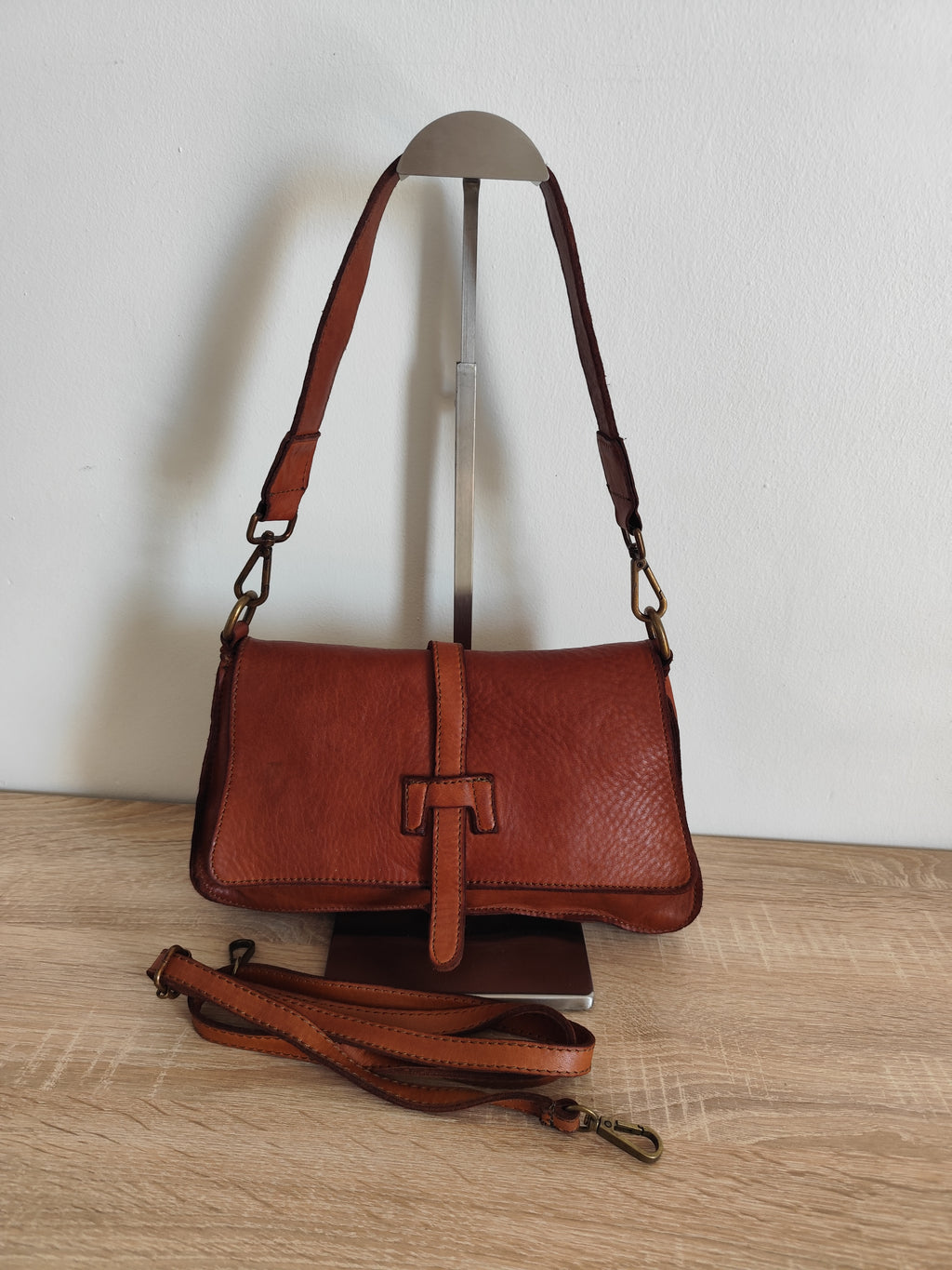 Sac en cuir vintage camel Norea – Sac bandoulière femme en cuir italien