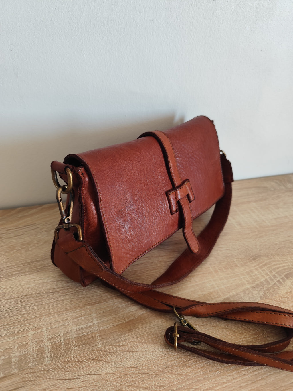 Sac en cuir vintage camel Norea – Sac bandoulière femme en cuir italien