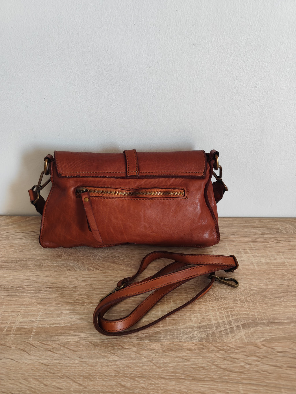 Sac en cuir vintage camel Norea – Sac bandoulière femme en cuir italien