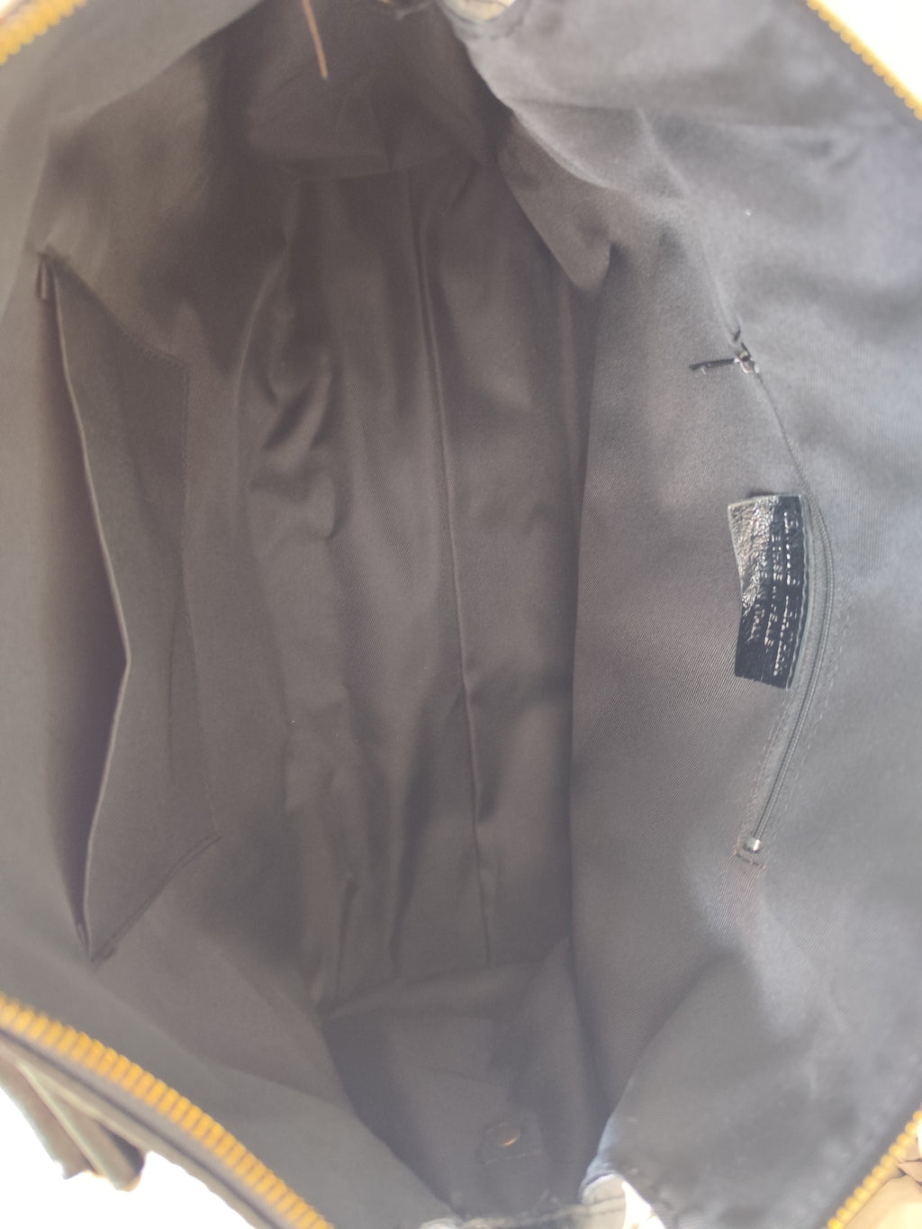 Sac de cours femme grand format A4 avec bandoulière amovible, fermeture zippée, poche avant zippée, style urbain chic, idéal pour le travail, les études et un usage quotidien.