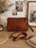 Sac bandoulière femme en cuir tressé cognac vintage d'Italie modèle Lecce 30 × 22 × 7 cm.