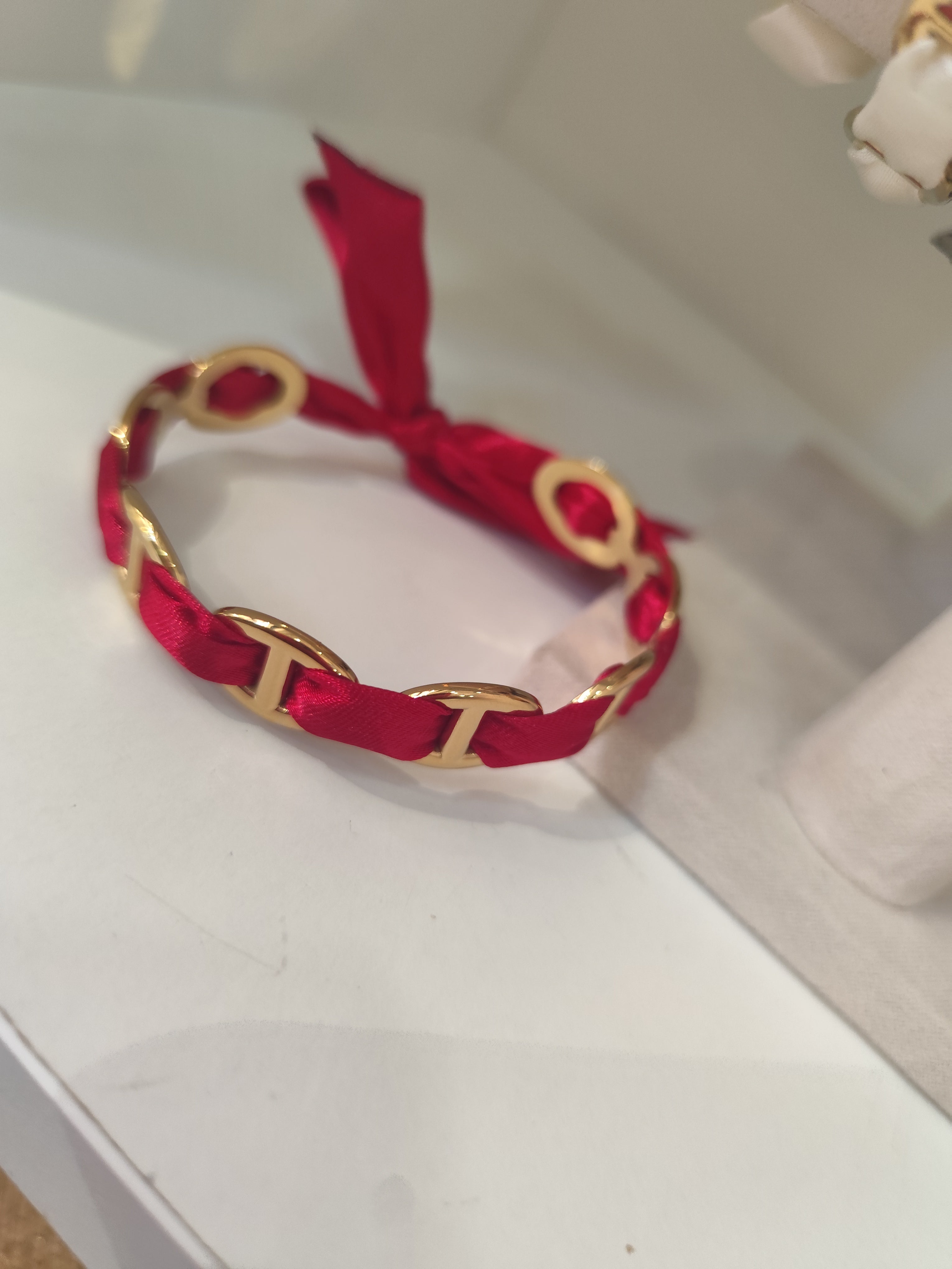 Bracelet Altea – Bracelet ruban satiné à maillons dorés ajustable