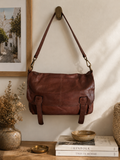 Sac besace femme Matera en cuir vintage marron véritable d'Italie 35 × 26 × 10 cm avec bandoulière réglable.