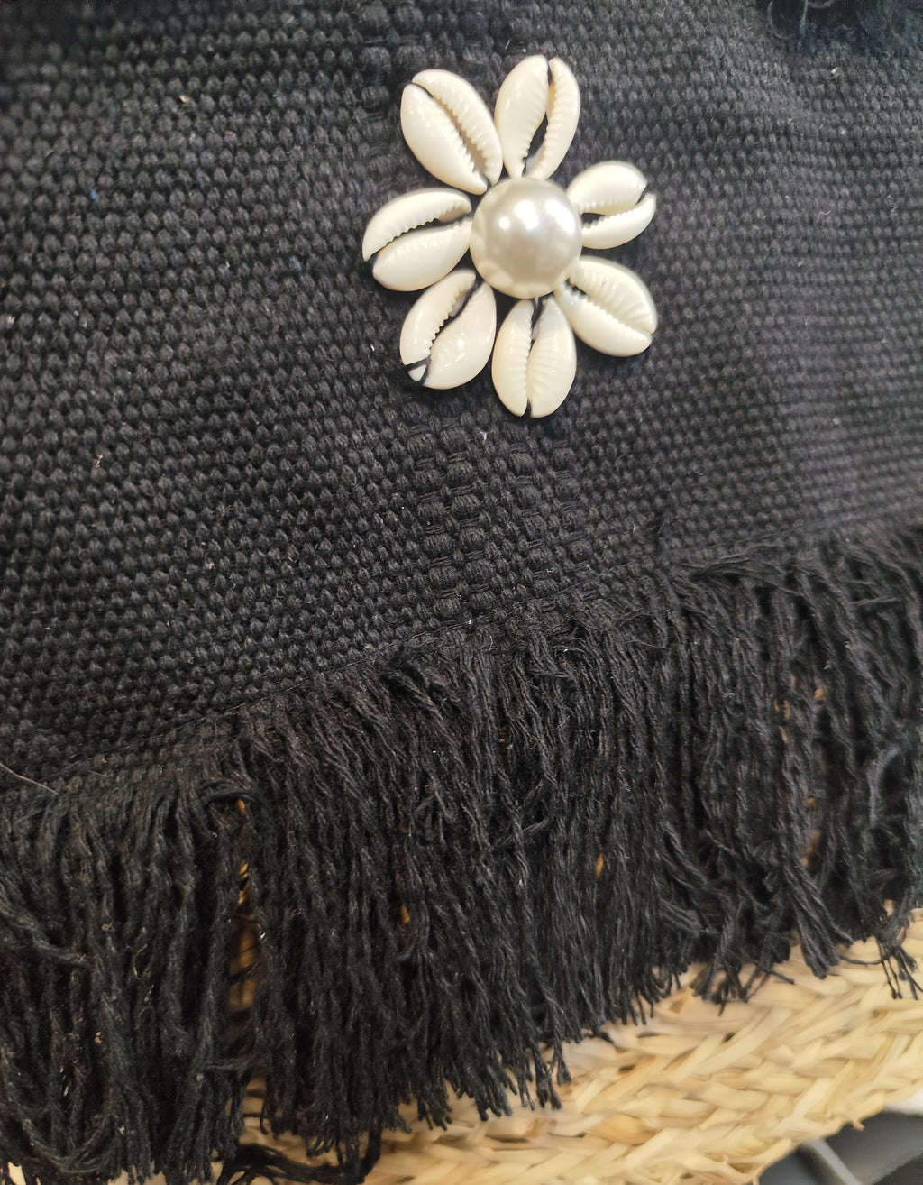 Panier femme en paille et toile noire – Détails coquillages Mykonos