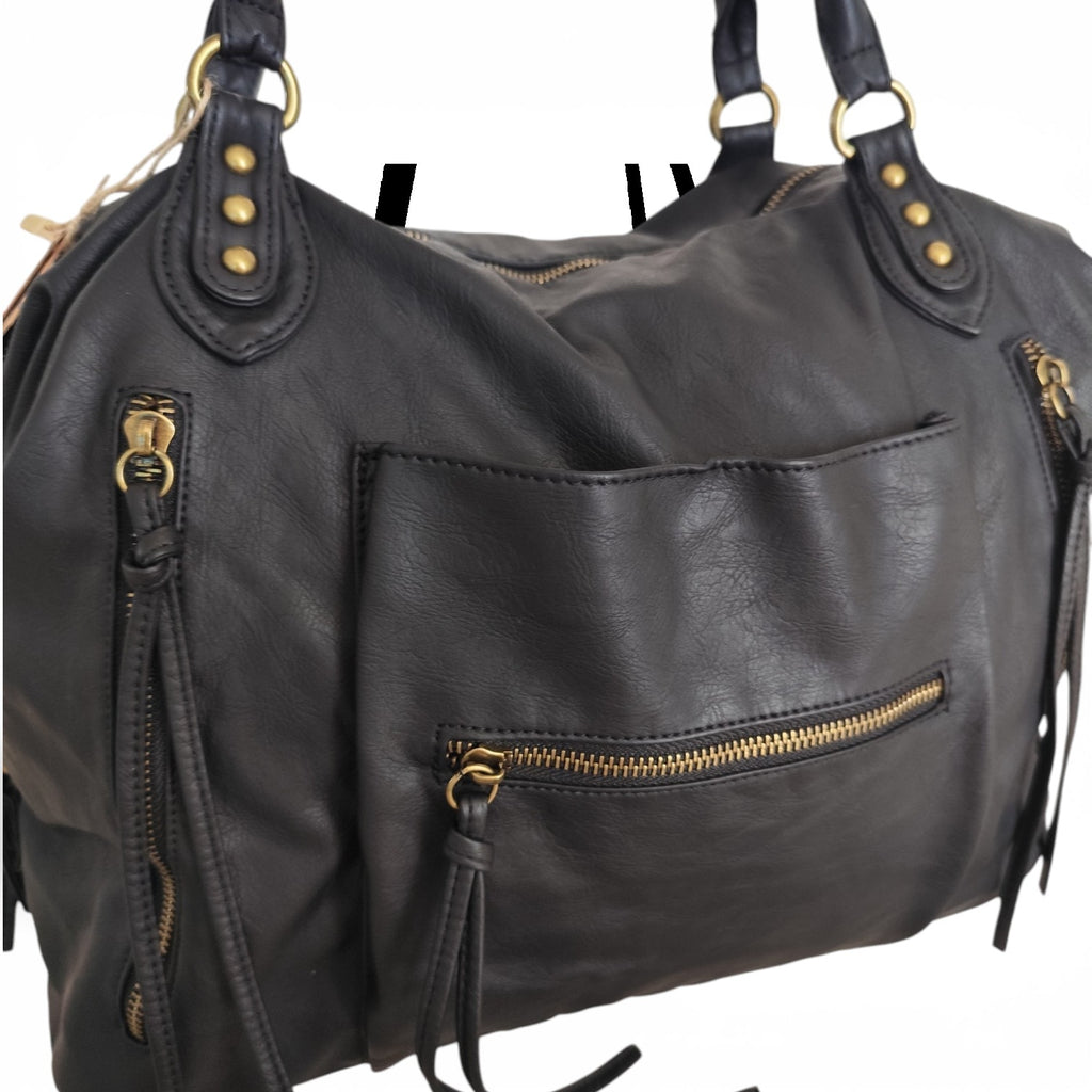 Sac cabas femme Matera noir 38 × 32 × 13 cm en cuir synthétique souple avec bandoulière amovible et multiples poches.
