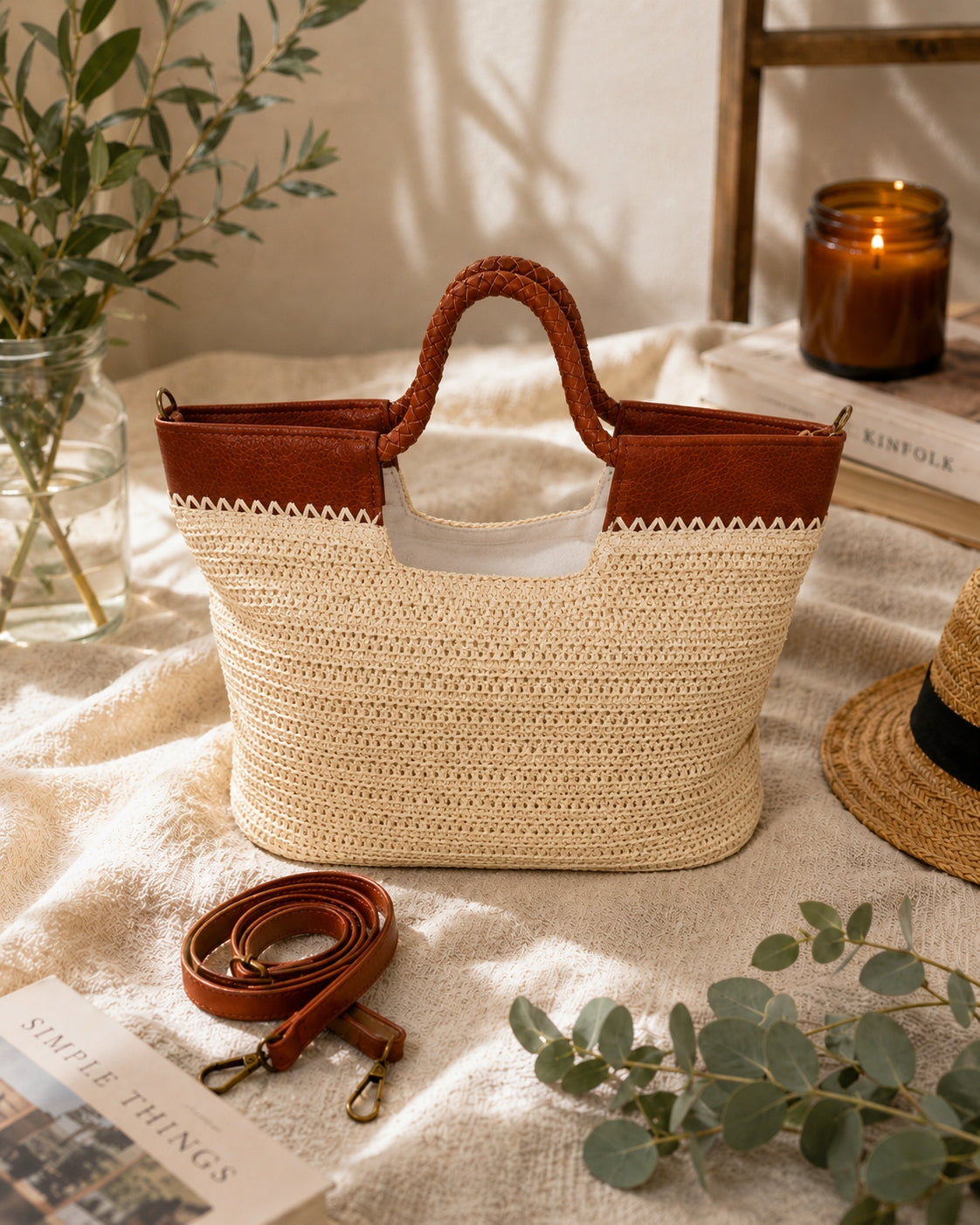Sac cabas Nerja en raphia tressé beige avec détails camel et bandoulière amovible