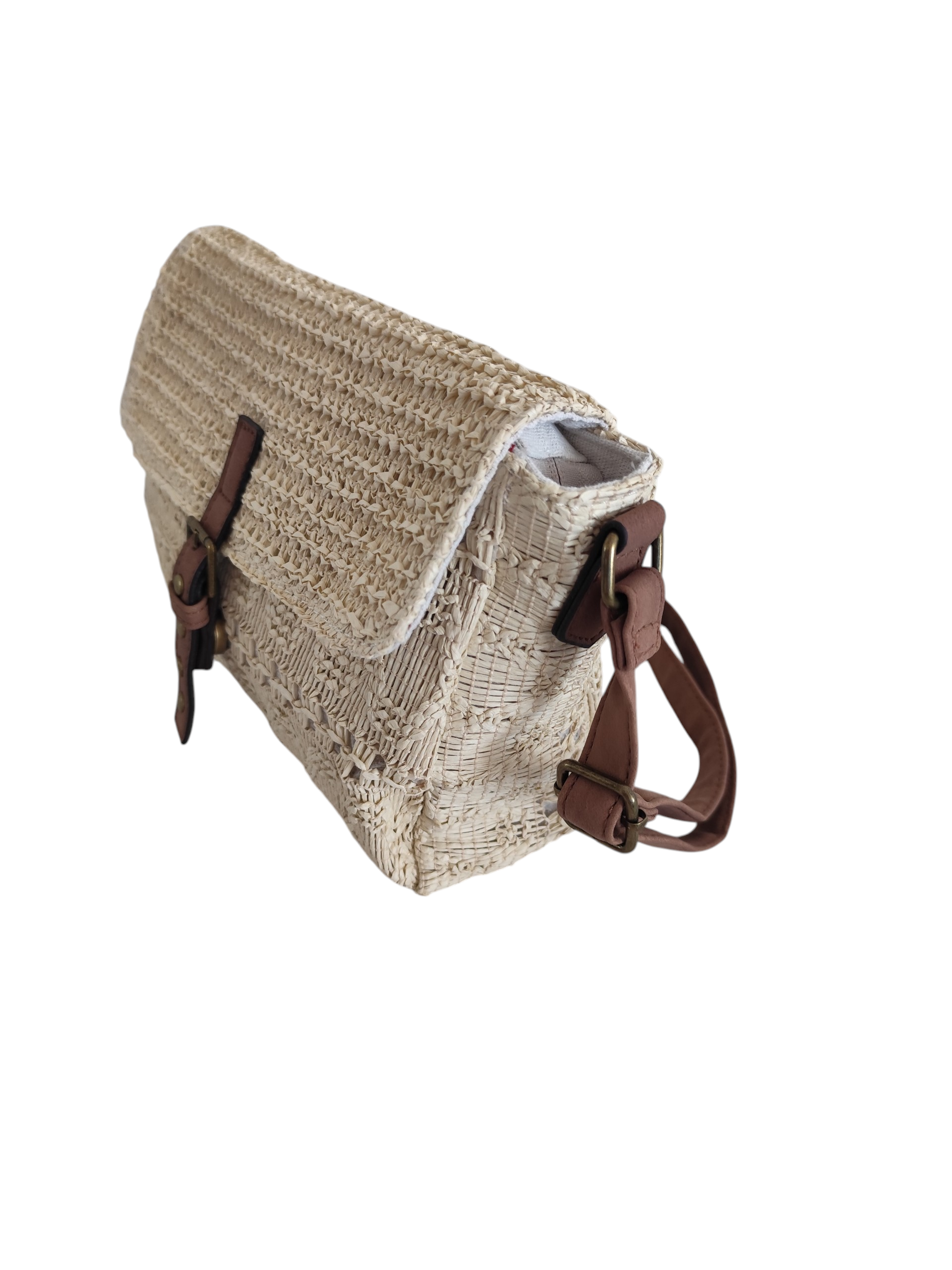 Sac bandoulière Minorque en raphia écru mise en scène méditerranéenne