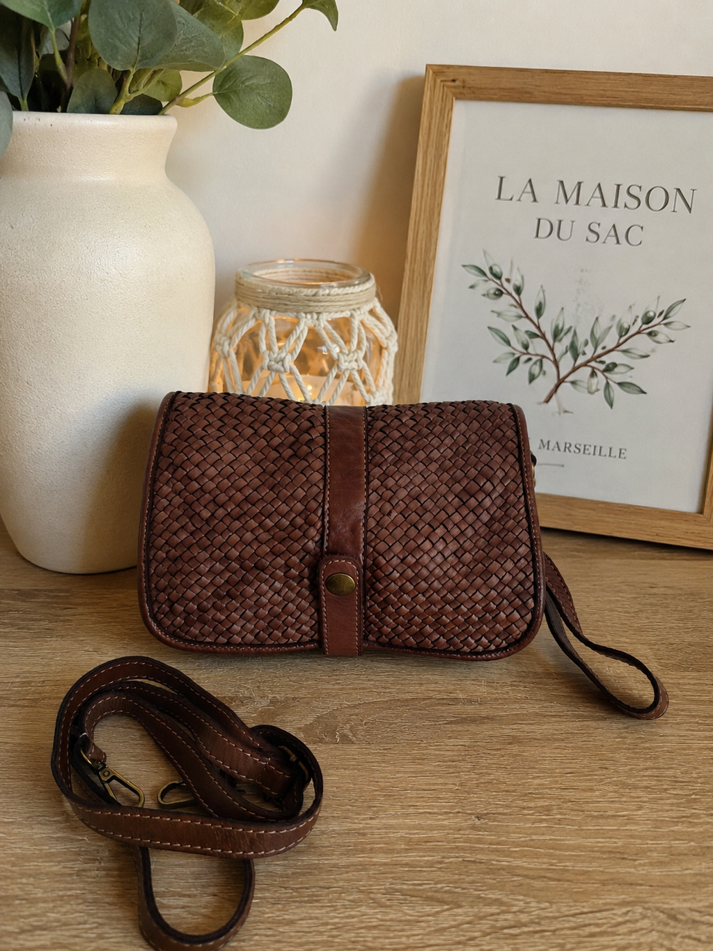 Sac bandoulière femme Pise en cuir véritable italien vintage Verapelle marron avec rabat tressé, fabriqué en Italie, 25 × 18 × 5,5 cm.