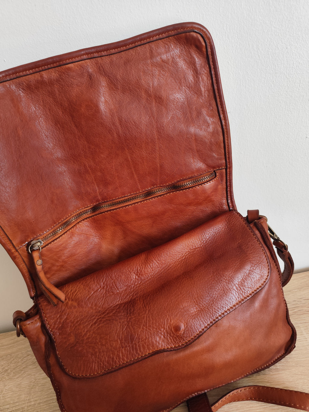 Sac bandoulière cuir tressé cognac Lecce – Sac femme en cuir vintage d'Italie 30 × 22 × 7 cm