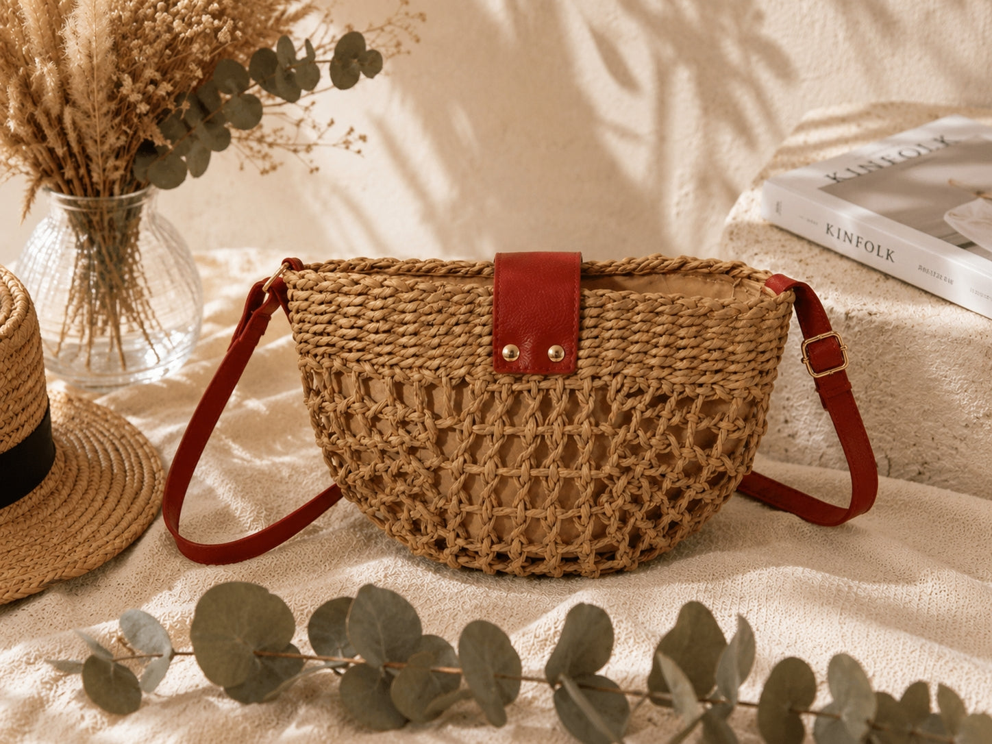 Sac bandoulière Rovinj en raphia ajouré naturel avec détails camel et bandoulière réglable