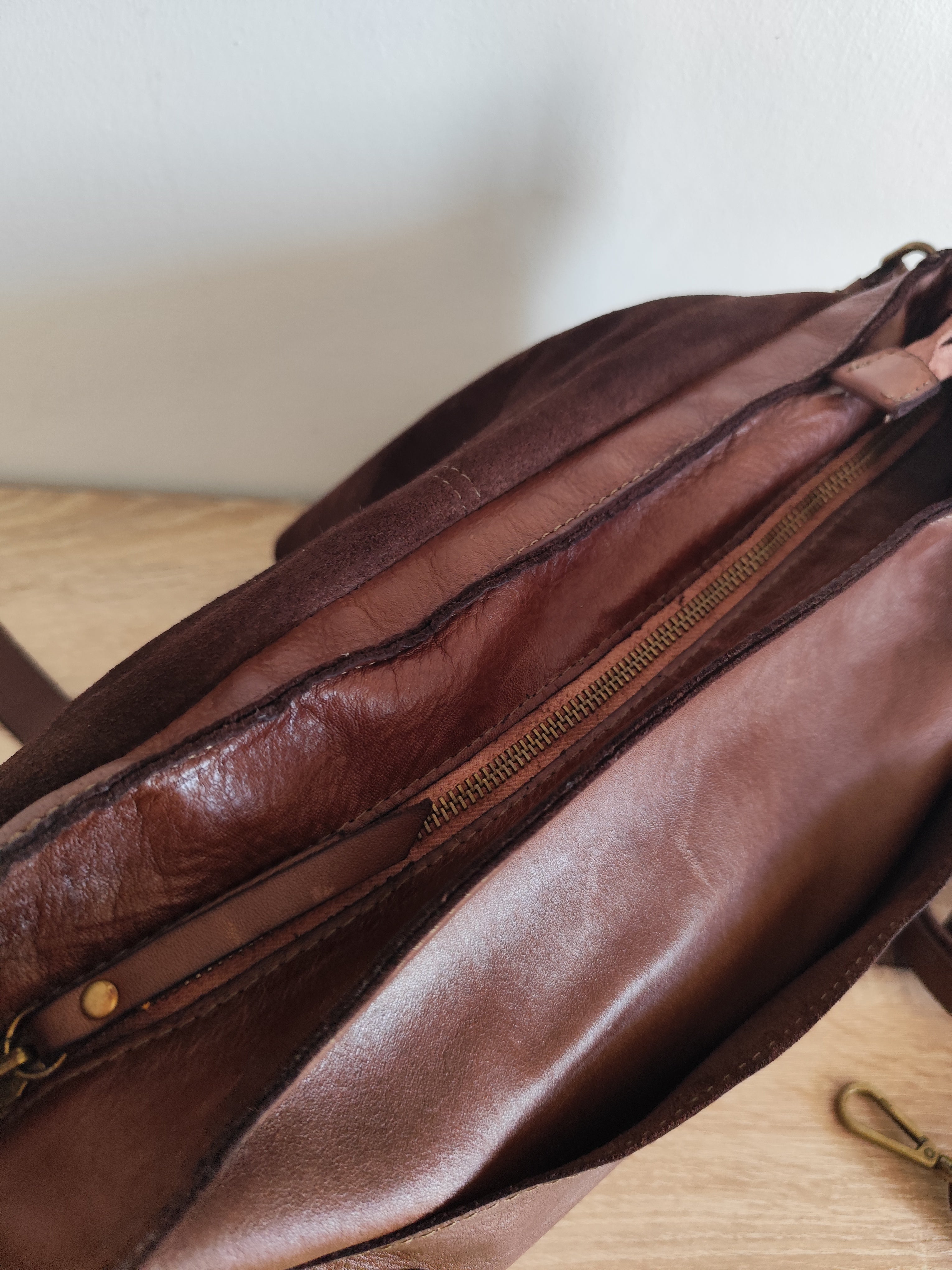 Sac besace cuir vintage marron Matera – Sac bandoulière femme en cuir véritable d'Italie 35 × 26 × 10 cm