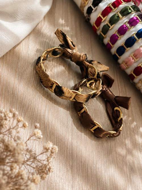 Bracelet Altea – Bracelet ruban satiné à maillons dorés ajustable – vue produit 2