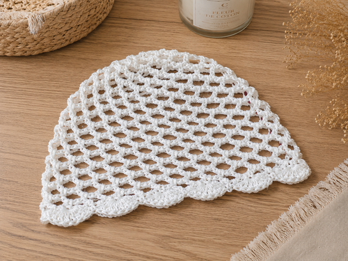 Bonnet en crochet blanc ajouré pour femme, style bohème chic