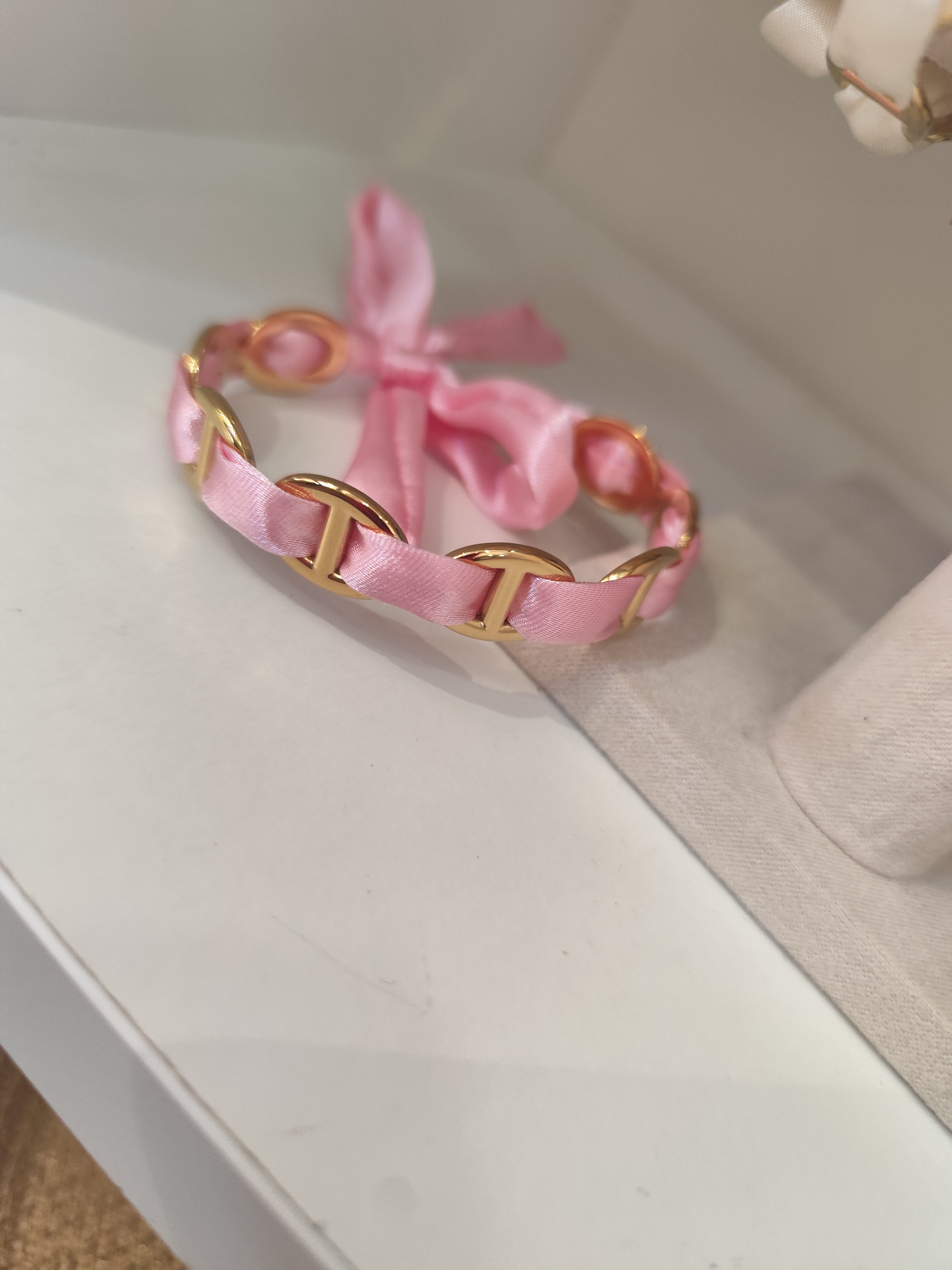 Bracelet Altea – Bracelet ruban satiné à maillons dorés ajustable