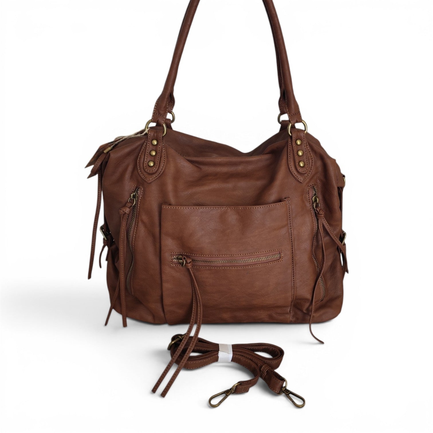 Sac cabas femme Matera camel 38 × 32 × 13 cm en cuir synthétique souple avec bandoulière amovible et multiples poches.
