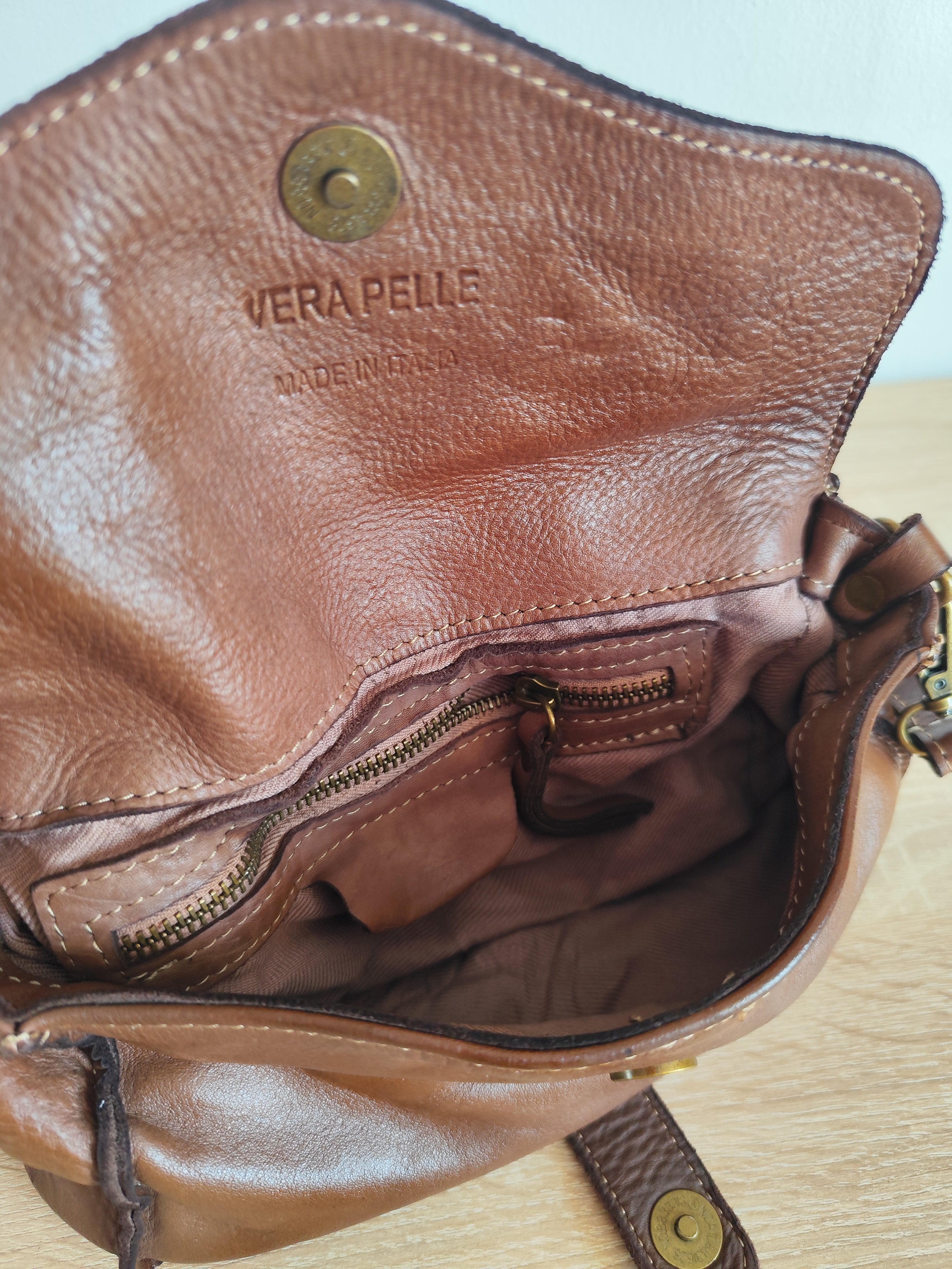Sac bandoulière femme Pise en cuir véritable italien vintage – Verapelle 25 × 18 × 5,5 cm