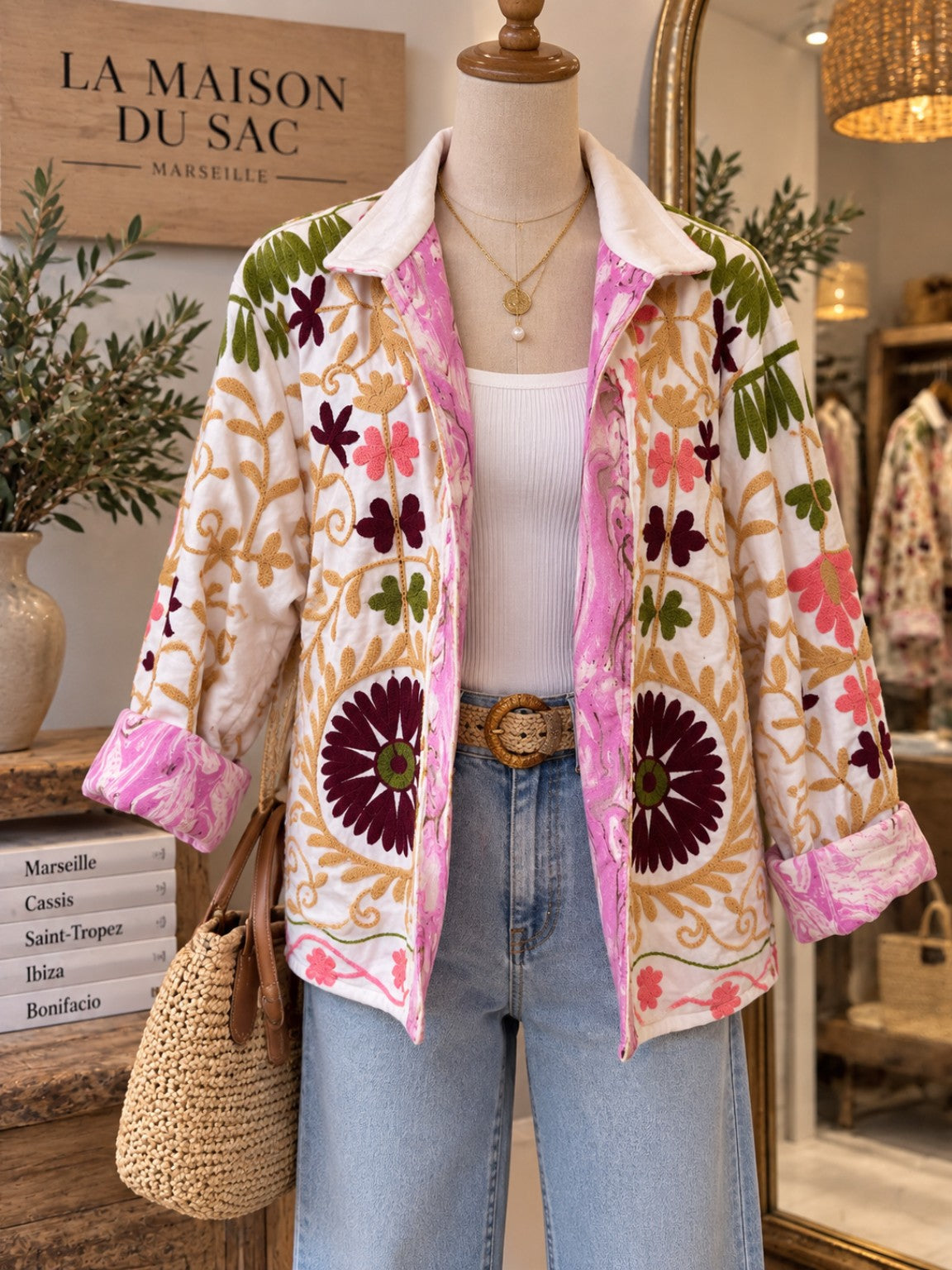 Veste Essaouira camel 100 % coton aspect velours avec broderies bohème multicolores vue de face